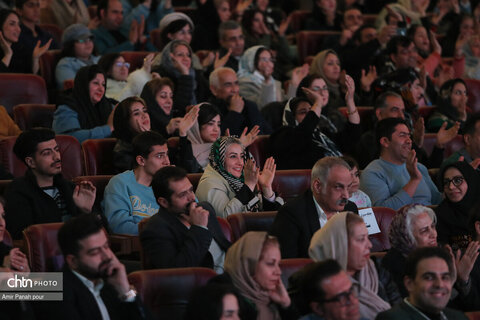 استقبال پرشور مردم و هنرمندان از مراسم اختتامیه نهمین جشنواره بین‌المللی فجر صنایع‌دستی (سرو سیمین ۹)