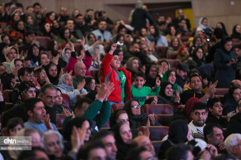 استقبال پرشور مردم و هنرمندان از مراسم اختتامیه نهمین جشنواره بین‌المللی فجر صنایع‌دستی (سرو سیمین ۹)