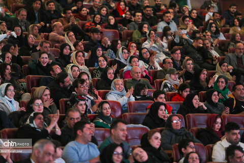 استقبال پرشور مردم و هنرمندان از مراسم اختتامیه نهمین جشنواره بین‌المللی فجر صنایع‌دستی (سرو سیمین ۹)