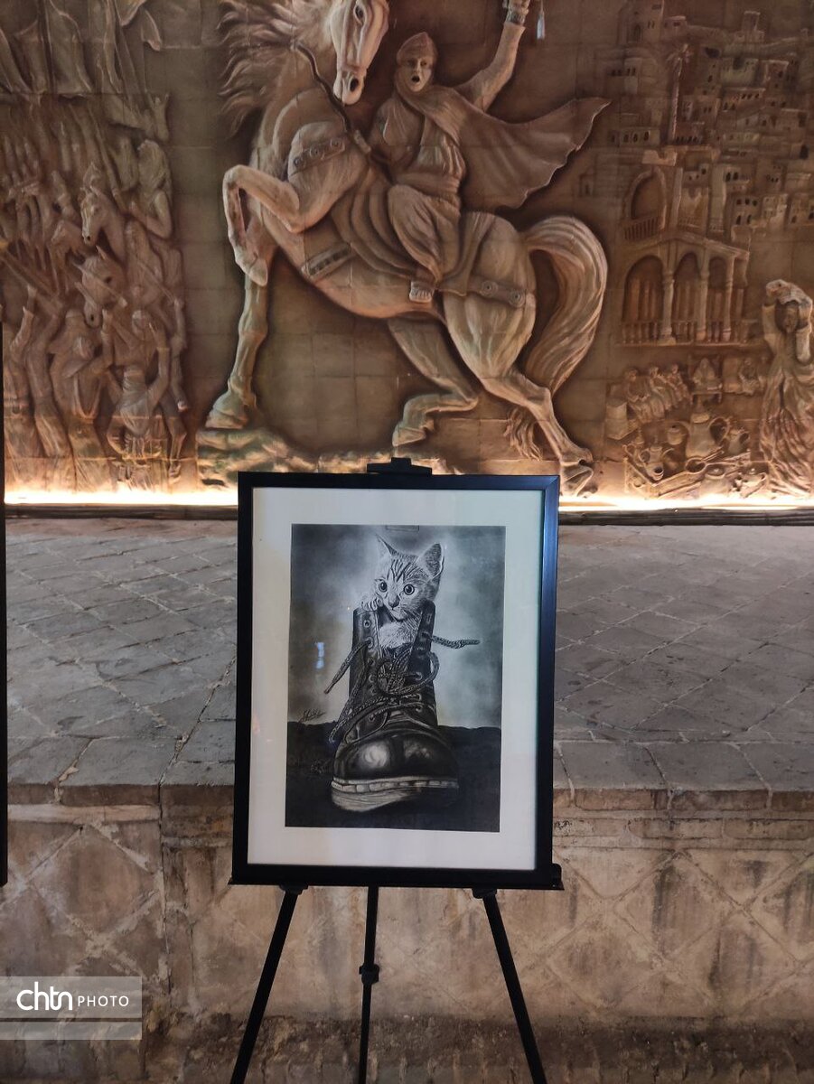 «خاکستر رنگی» در عمارت تاریخی هوزای اهواز برپا شد «خاکستر رنگی» در عمارت تاریخی هوزای اهواز برپا شد