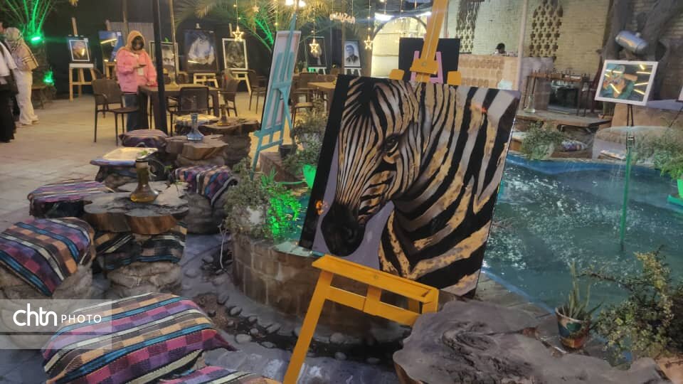 «خاکستر رنگی» در عمارت تاریخی هوزای اهواز برپا شد «خاکستر رنگی» در عمارت تاریخی هوزای اهواز برپا شد