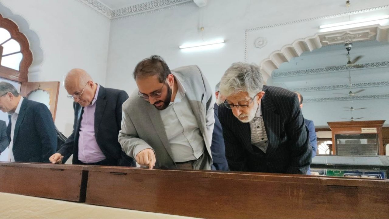 رونمایی از ۱۰ جلد فهرست اسناد تاریخی و چند اثر نفیس دیگر رونمایی از ۱۰ جلد فهرست اسناد تاریخی و چند اثر نفیس دیگر