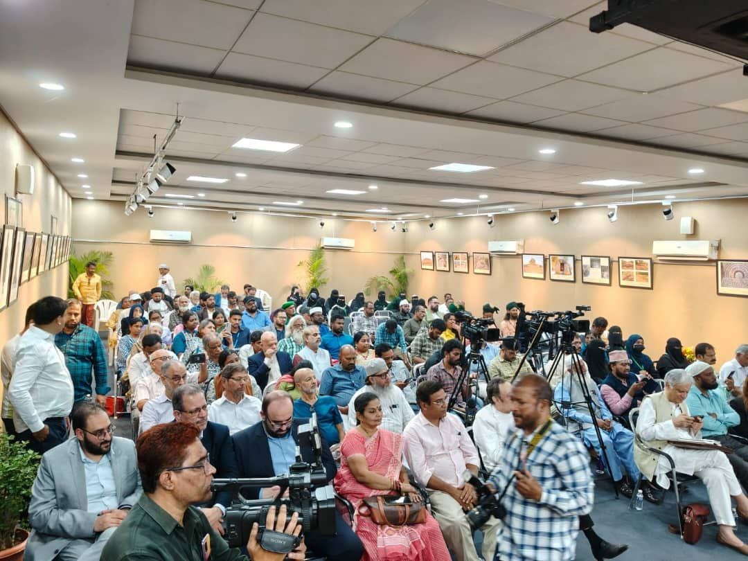 رونمایی از ۱۰ جلد فهرست اسناد تاریخی و چند اثر نفیس دیگر رونمایی از ۱۰ جلد فهرست اسناد تاریخی و چند اثر نفیس دیگر