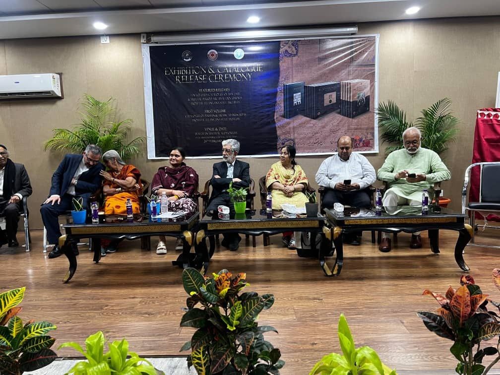 رونمایی از ۱۰ جلد فهرست اسناد تاریخی و چند اثر نفیس دیگر رونمایی از ۱۰ جلد فهرست اسناد تاریخی و چند اثر نفیس دیگر