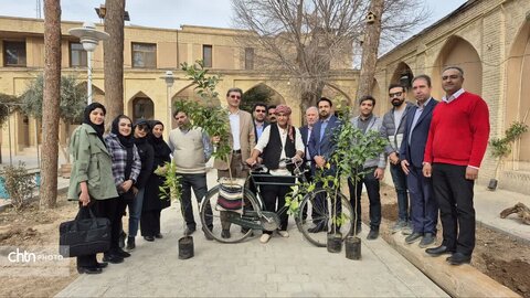 کاشت نهال نارنج در ارگ حکومتی یزد به مناسبت روز درخت و درختکاری