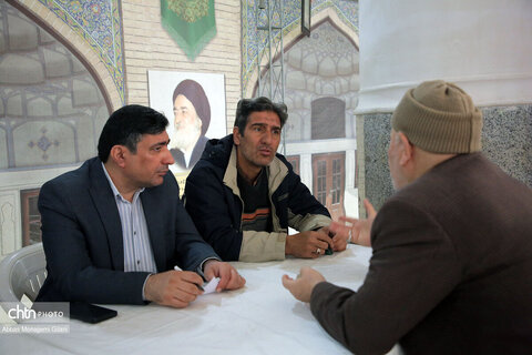برگزاری میز خدمت در نماز جمعه قم