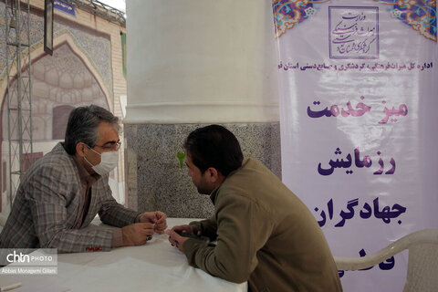 برگزاری میز خدمت در نماز جمعه قم
