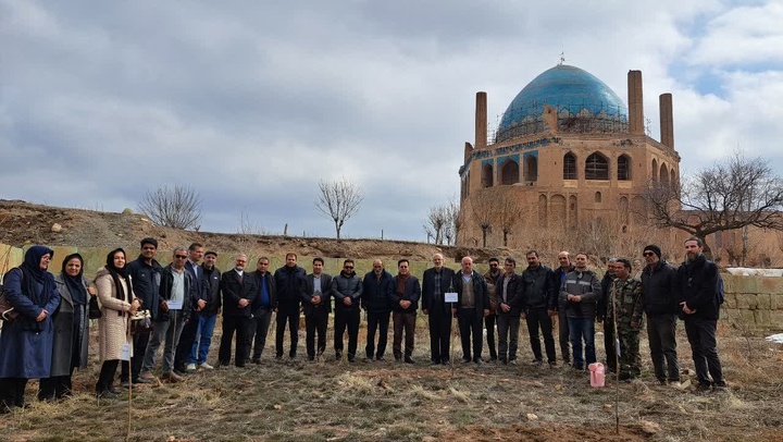 آیین درختکاری در محوطه گنبد سلطانیه برگزار شد