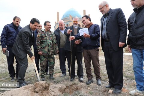 آیین درختکاری در محوطه تاریخی پایگاه میراث جهانی گنبد سلطانیه