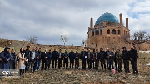 آیین درختکاری در محوطه تاریخی پایگاه میراث جهانی گنبد سلطانیه