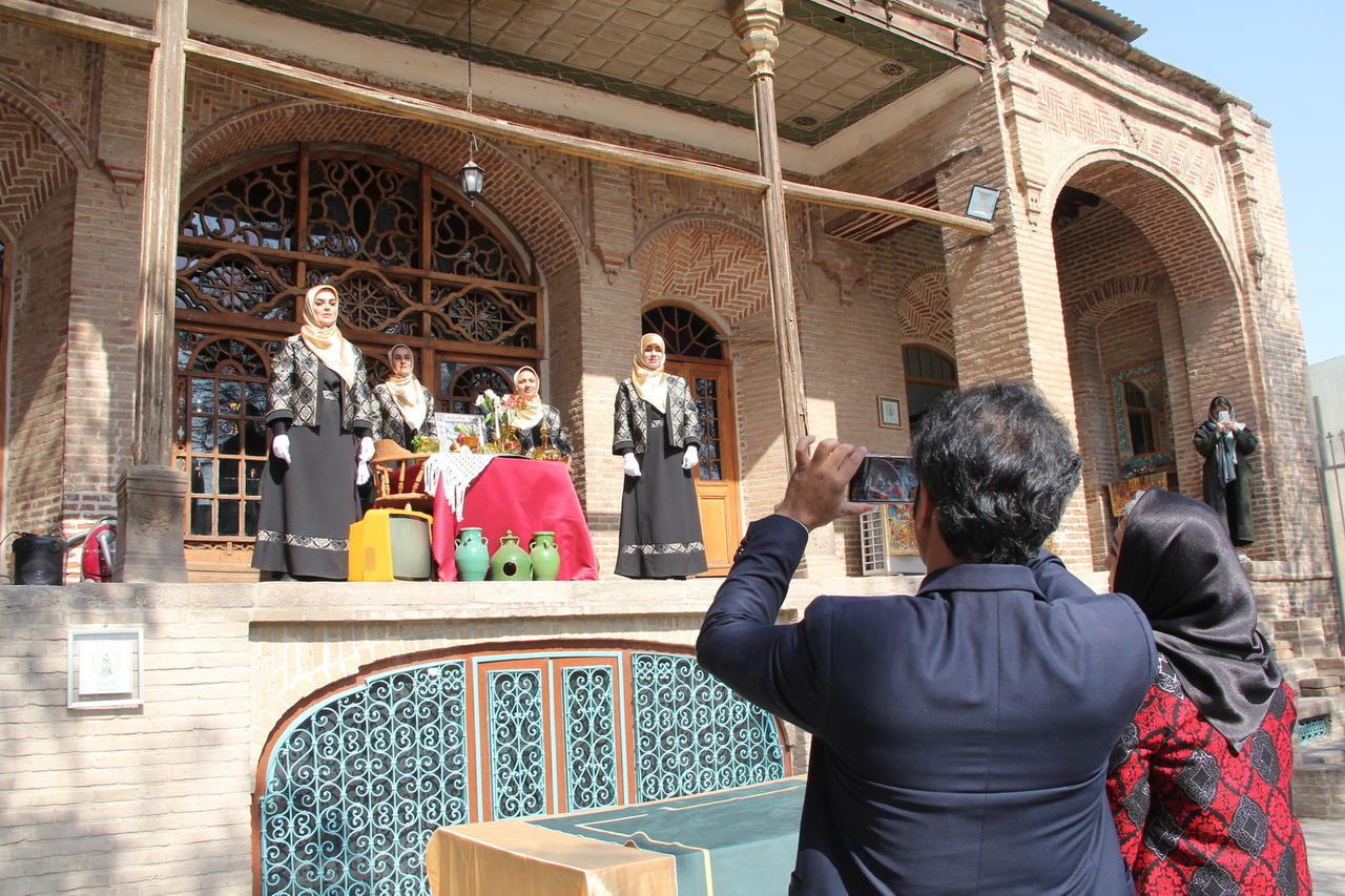 جشنواره شیرینیهای سنتی و باقلوای قزوین برگزار شد