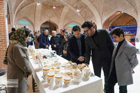 نمایشگاه نوروزانه سفال و سرامیک «عالی قاپو»