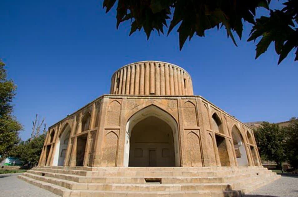 مقبره نادرشاه در کلات که به غلط کاخ خورشید نامیده میشود