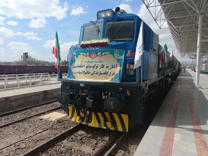 تسریع در راه آهن زاهدان به چابهار با آغاز بکار لوکوموتیو اختصاصی قرارگاه خاتم الانبیا(ص) تسریع در راه آهن زاهدان به چابهار با آغاز بکار لوکوموتیو اختصاصی قرارگاه خاتم الانبیا(ص)
