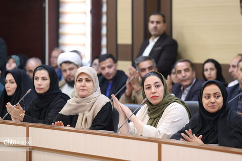 نشست رئیس‌جمهوری با هنرمندان و فعالان صنایع دستی