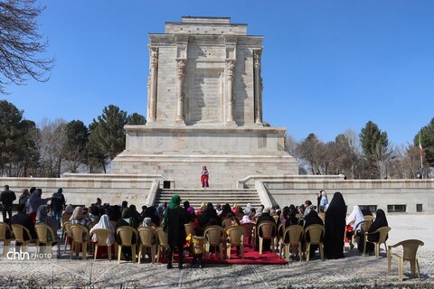 مناسبت پایان سرایش شاهنامه در اسفند ماه برگزاری نمایشگاه نقاشی کودکان ونوجوانان در آرامگاه فردوسی