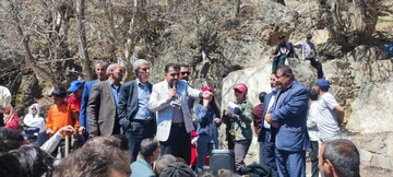 کوهنوردان منطقه گردشگری تنگ کبوتری شهرستان بویراحمد را پاکسازی کردند