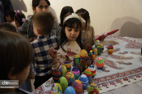 ورکشاپ تخم مرغ های رنگی نوروزی در موزه صنایع دستی اردبیل