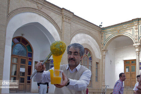 پخت شله‌زرد نذری به مناسبت میلاد امام حسن مجتبی(ع)
