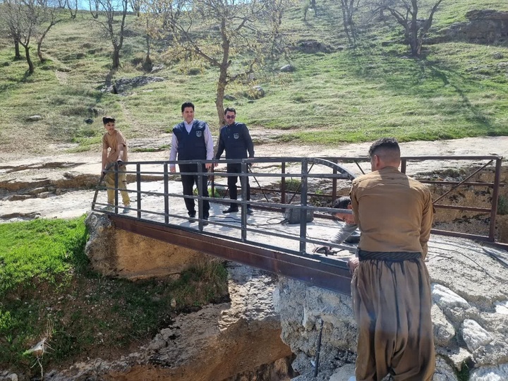 گارد ریل محافظ جدید پل تنگه رازیانه بدره ایلام نصب شد