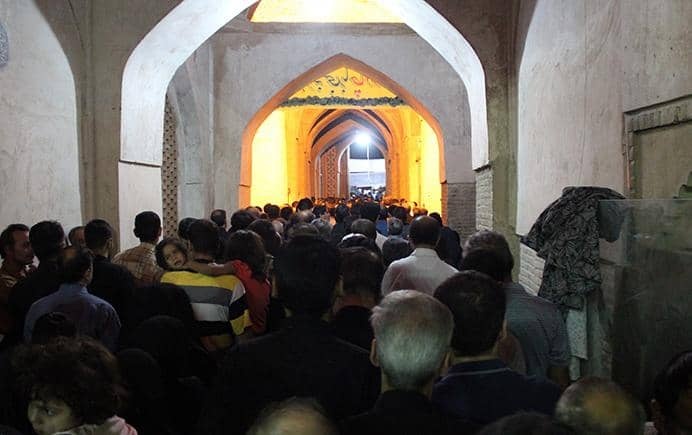 زمزمههای نور در میان طاقهای کهن/ تلاقی هزار سال هنر با شبی برتر از هزار ماه