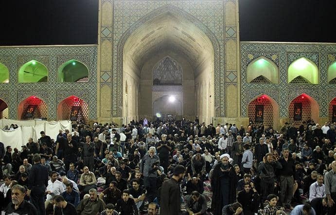 زمزمههای نور در میان طاقهای کهن/ تلاقی هزار سال هنر با شبی برتر از هزار ماه