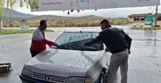 داوطلبان جمعیت هلال‌احمر چهارمحال و بختیاری ایراد خودرو یک مسافر نوروزی را رفع کردند