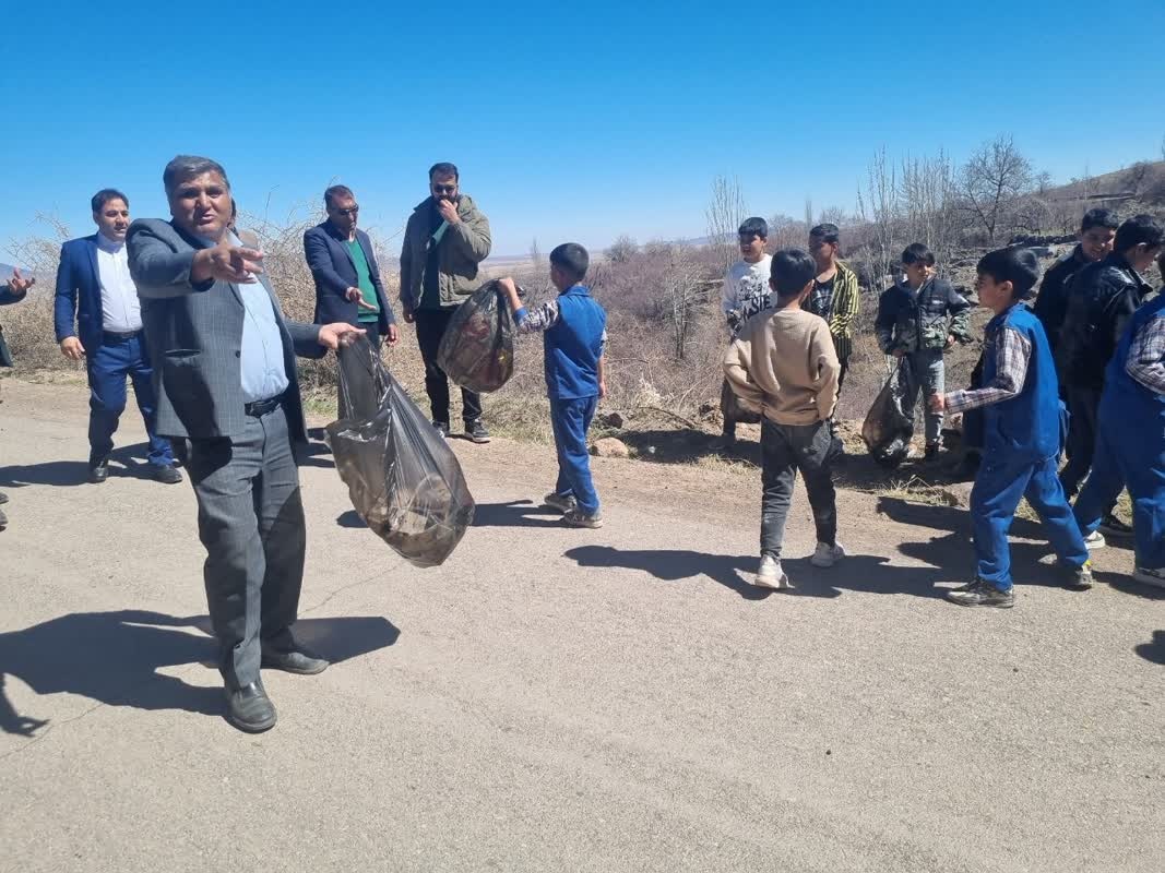 پاکسازی و آمادهسازی روستاهای هدف گردشگری باخرز برای نوروز ۱۴۰۴