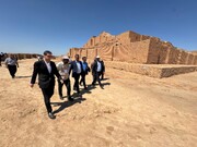 حضور سرزده دبیر ستاد خدمات سفر خوزستان در میان گردشگران نوروزی محوطه جهانی زیگورات چغازنبیل