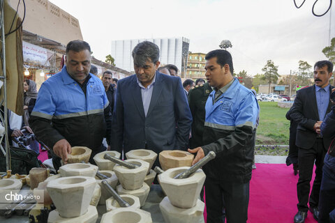 بازدید استاندار از نمایشگاه نوروزی صنایع‌دستی کرمان