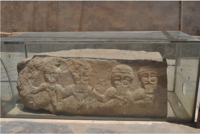 گردشگران فرهنگی و طبیعتگرد در خوزستان، موزه روباز نقش برجستهها و سنگ نگارهها