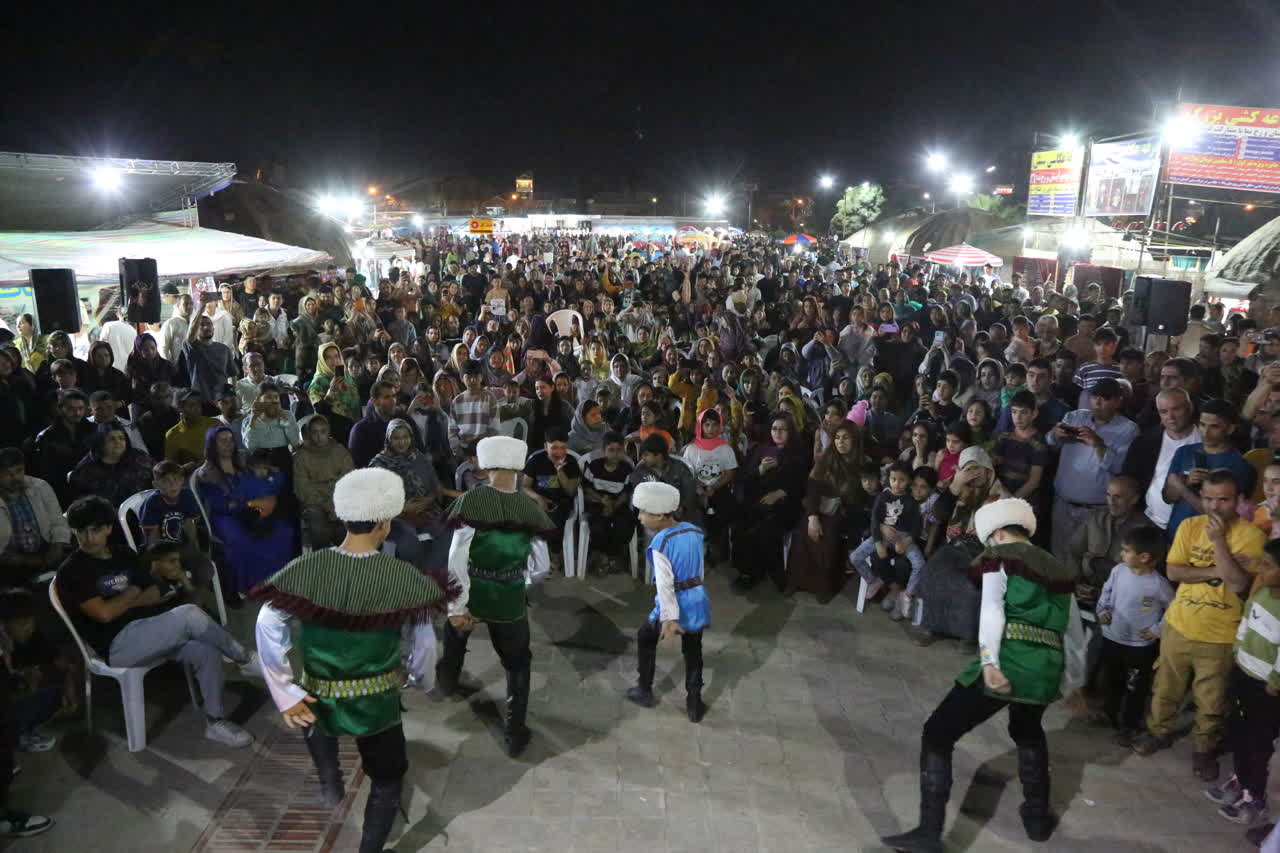 برگزاری آیین نوروزگاه در جوار بلندترین برج آجری جهان در گلستان