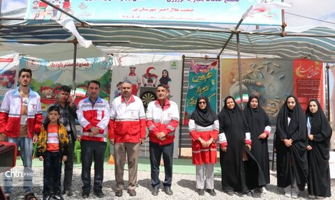 مسافران از خدمات پُست نوروزی هلال‌احمر بن استفاده می‌کنند