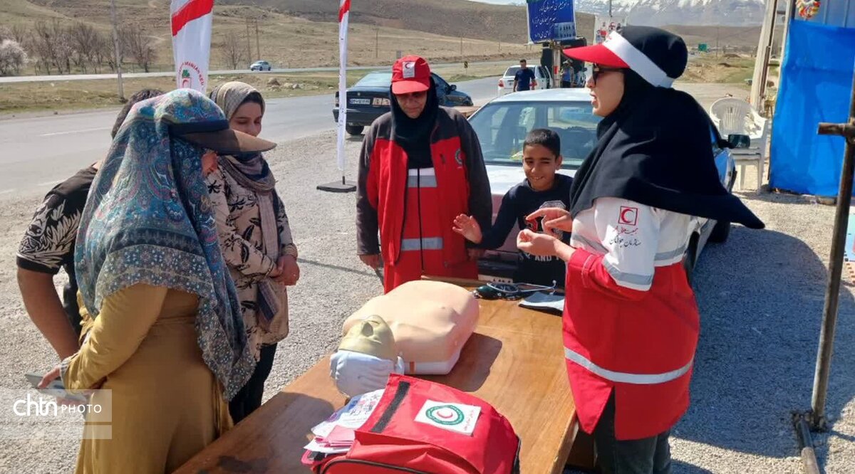 ایستگاه آموزش کمک‌های اولیه به مسافران در پُست نوروزی کیار استمرار دارد