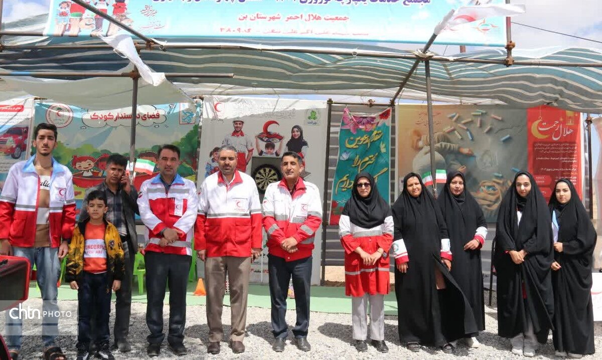 مسافران از خدمات پُست نوروزی هلال‌احمر بن استفاده می‌کنند