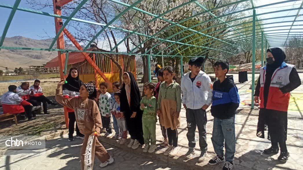 فضای دوست‌دار کودک در پُست‌های نوروزی جمعیت هلال‌احمر گهرو شهرستان کیار فعالیت می‌کند