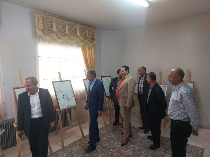 افتتاح نمایشگاه آثار خوشنویسی علی افضلی در اداره میراثفرهنگی دماوند