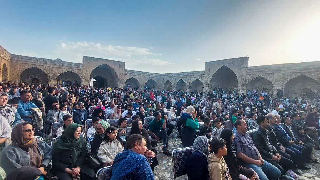 استقبال گسترده گردشگران از میراث جهانی فرسفج در نوروز ۱۴۰۴