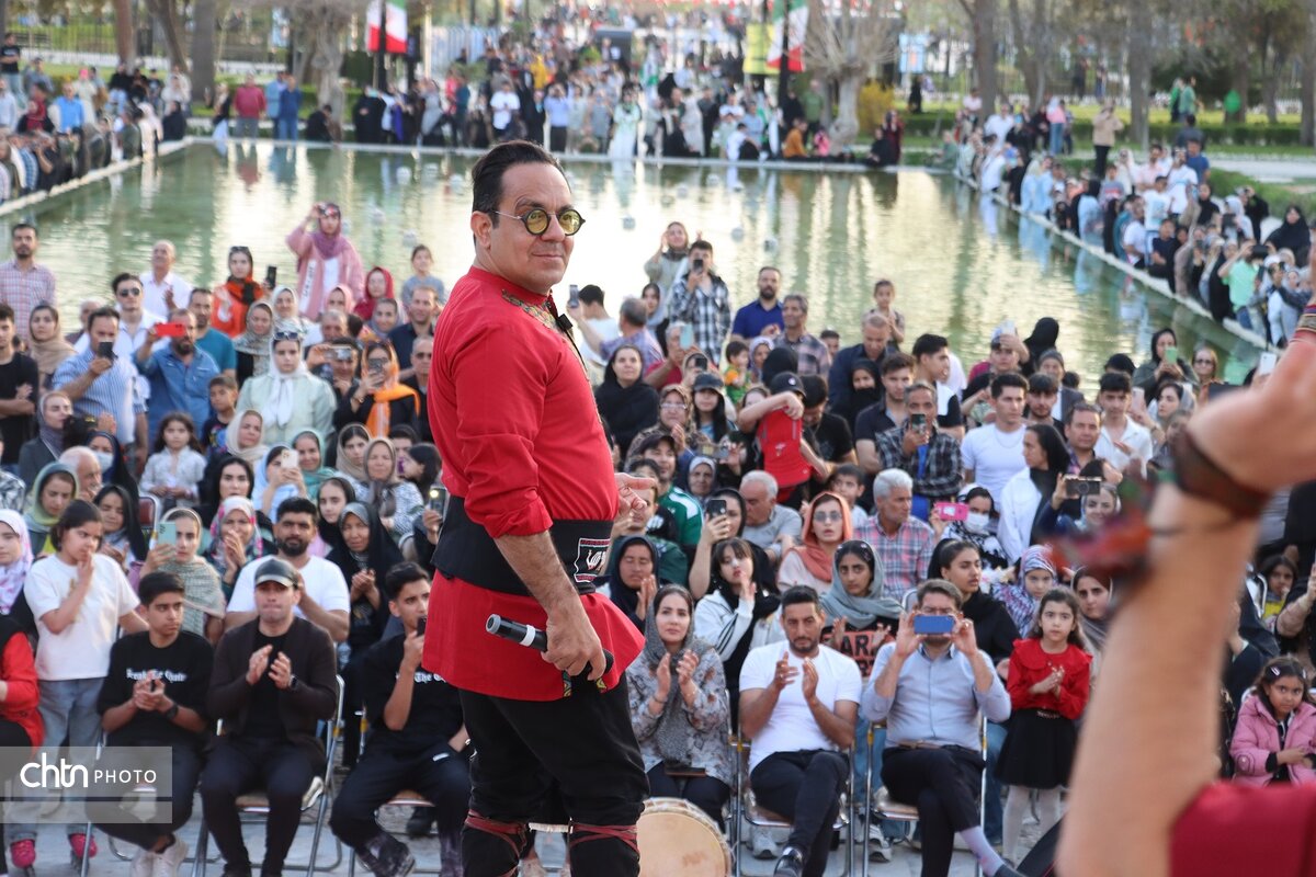 اجرای قطعه «پنجره طلا» در آرامگاه فردوسی؛ تلفیق موسیقی سنتی و ادبیات فارسی