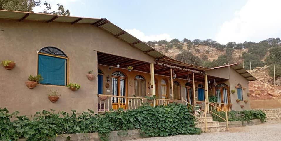 استقبال مسافران نوروزی از اقامتگاه‌های بوم‌گردی لرستان