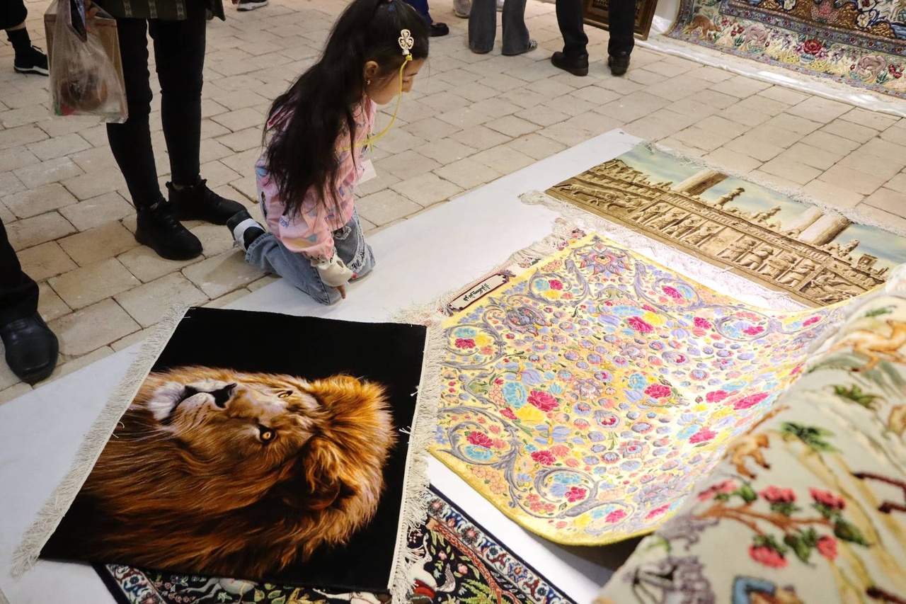 فروش ۹ میلیارد و ۲۰۰ میلیون تومانی نمایشگاه‌ها و بازارچه‌های صنایع‌دستی نوروزی در آذربایجان‌شرقی/ فعالیت ۶۵۰ غرفه صنایع‌دستی در ۷۵ نقطه استان