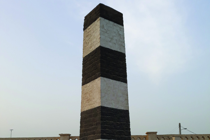 برج سیاه و سفید جاسک برج سیاه و سفید جاسک