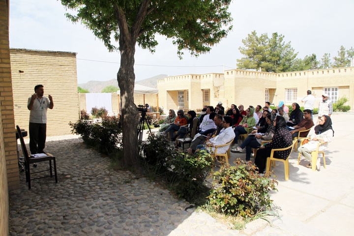 کارگاه تخصصی پتروگرافی/ آموزش روش‌های حجاری و سنگ‌تراشی در داخل محوطه پاسارگاد