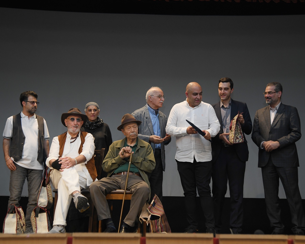 علی نصیریان: اگر استعدادی در هنر دارید آن را رها نکنید علی نصیریان: اگر استعدادی در هنر دارید آن را رها نکنید