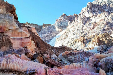 گنبدهای نمکی هرمزگان نمایش شگفتی زمین‌شناسی در جنوب ایران/ بستک با آبشارهای نمکی