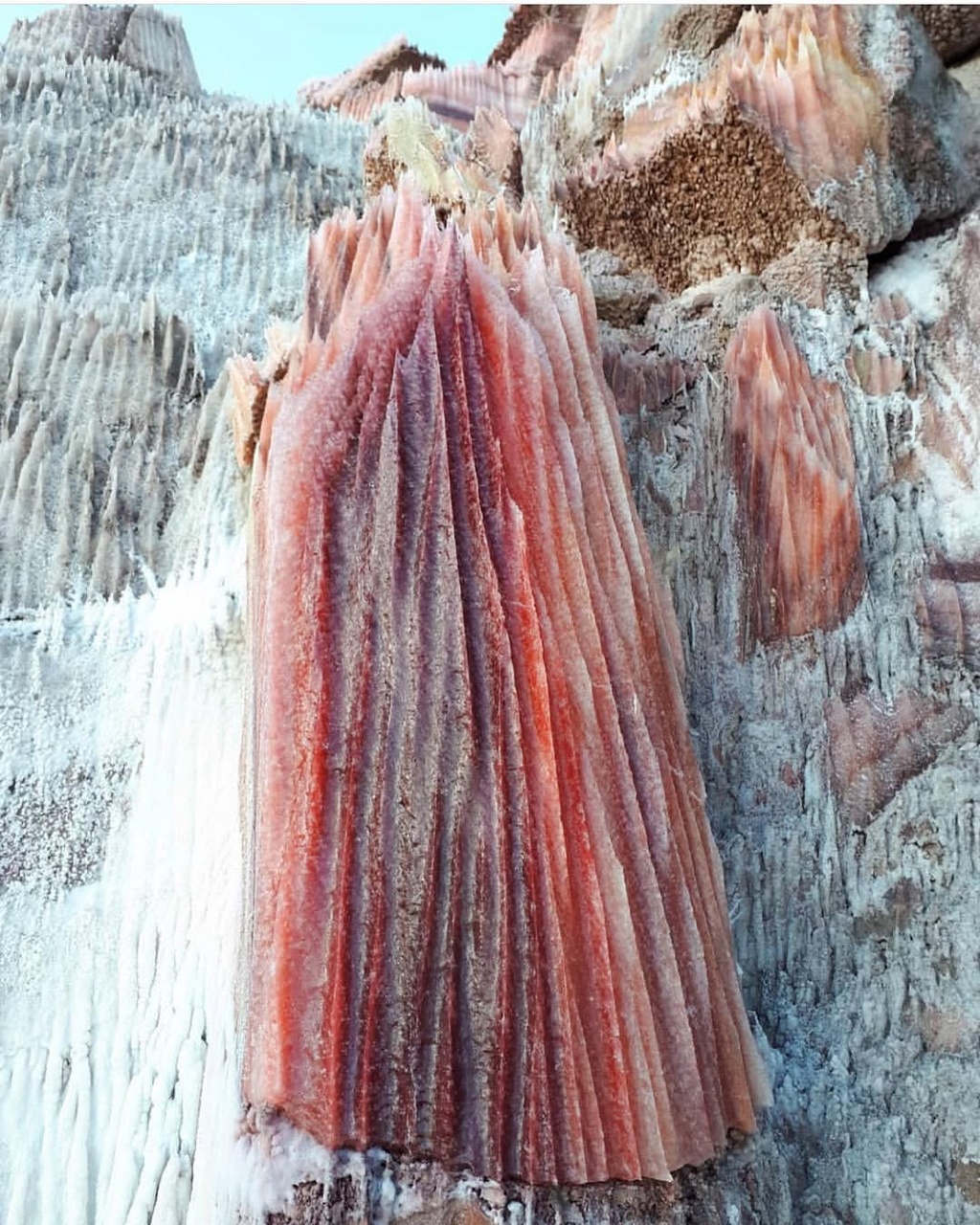 گنبدهای نمکی هرمزگان نمایش شگفتی زمینشناسی در جنوب ایران/ بستک با آبشارهای نمکی