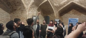 بازدید و بررسی میدانی دانشجویان معماری همدان از روند مرمت کاروانسرای جهانی فرسفج
