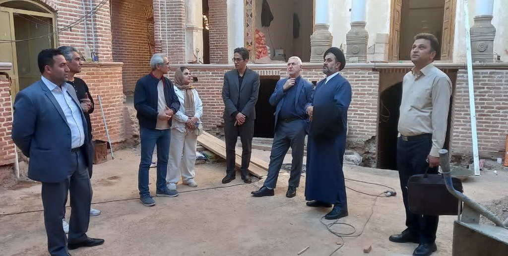 نشست هماندیشی دستگاههای مسئول برای رونق نگین تاریخی قزوین/ تاکید معاون عمرانی استاندار بر تسریع ساماندهی سرای سعدالسلطنه قزوین