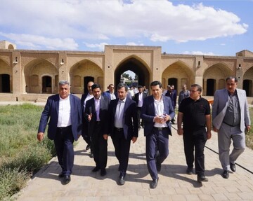 بازدید معاون استاندار تهران از بقعه شیخ کلینی و کاروانسرای کنارگرد شهرستان ری