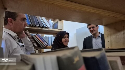 بازدید سرزده مدیرکل میراث فرهنگی یزد از مراکز اسناد و کتابخانه‌ میراث